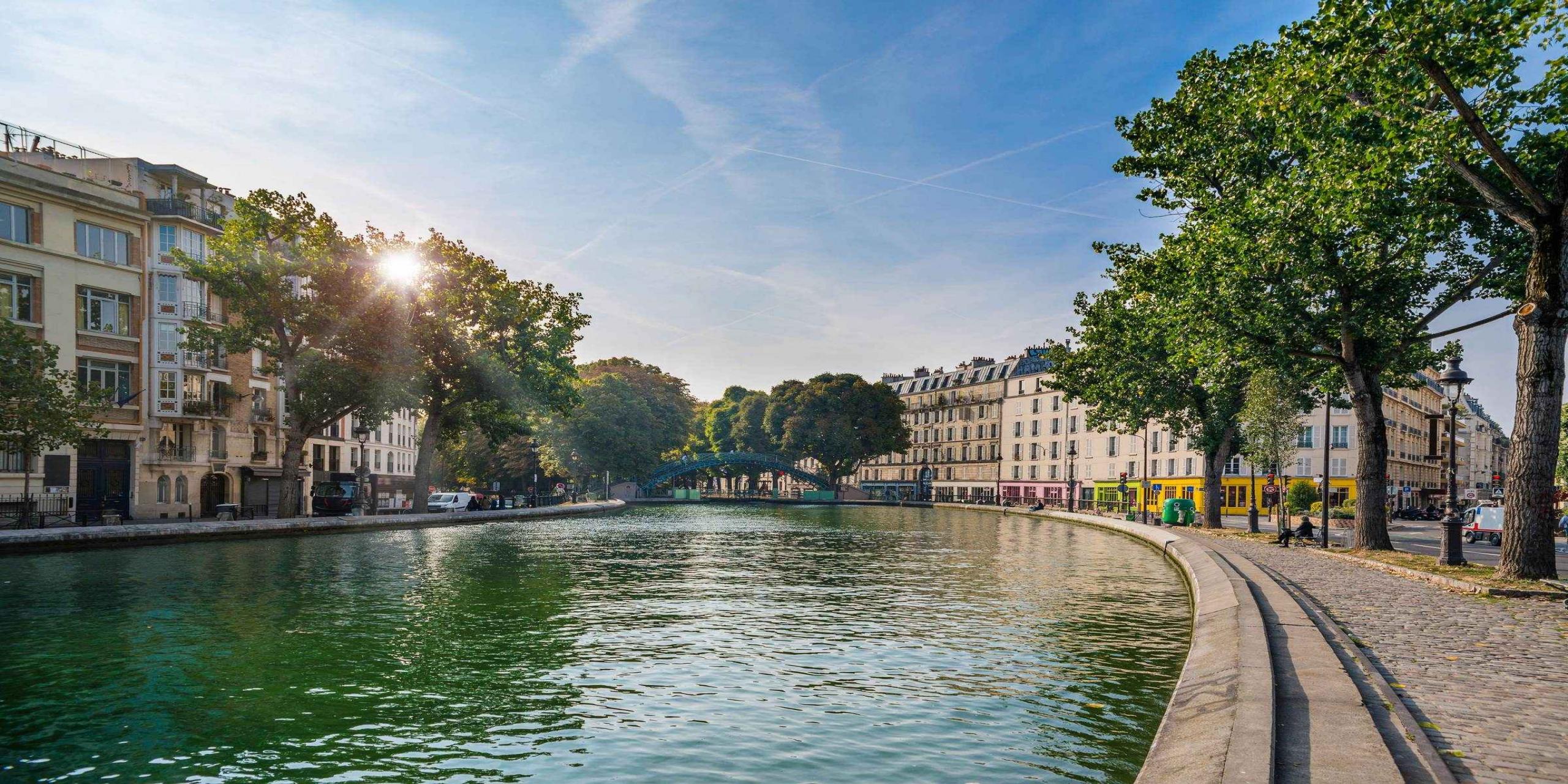 Le canal Saint-Martin dans le 10e arrondissement de Paris